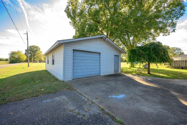 515 E Center Street, Cave City, AR 72521