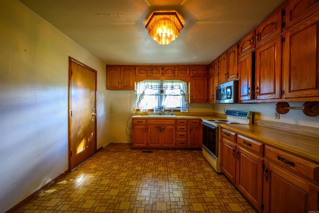 515 E Center Street, Cave City, AR 72521