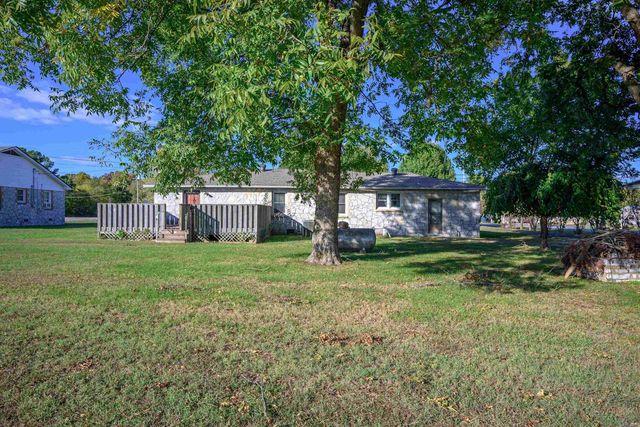 515 E Center Street, Cave City, AR 72521