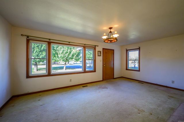 515 E Center Street, Cave City, AR 72521