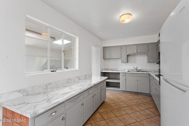 3857 E Edison Place, Tucson, AZ 85716