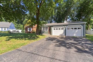 95 Thomas Leighton Blvd, Cumberland, RI 02864