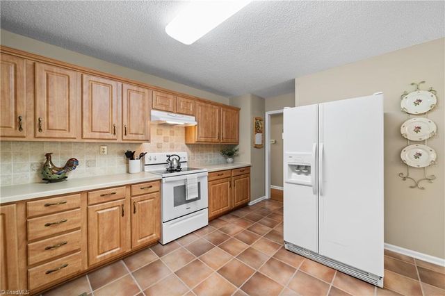 5737 Polaris Court, Pfafftown, NC 27040