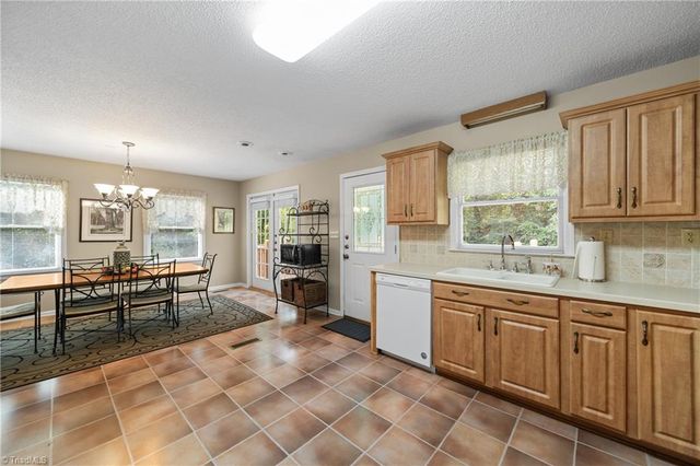 5737 Polaris Court, Pfafftown, NC 27040