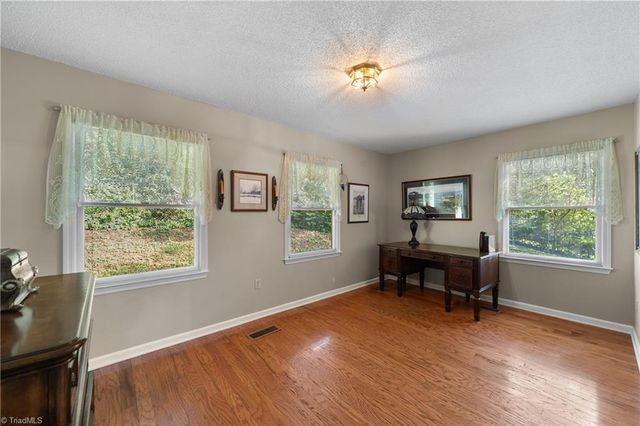 5737 Polaris Court, Pfafftown, NC 27040