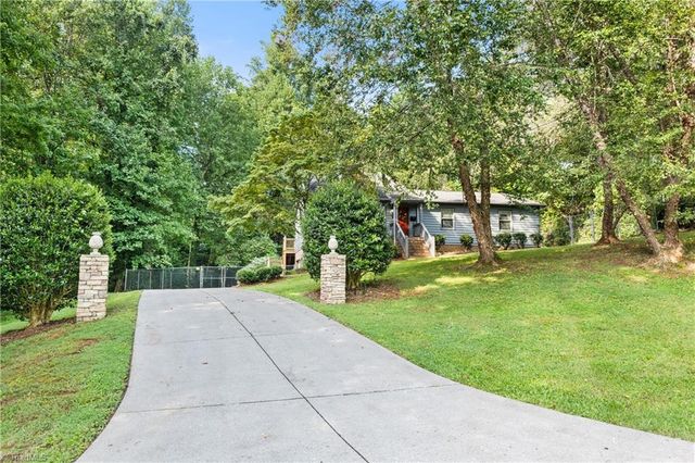 5737 Polaris Court, Pfafftown, NC 27040