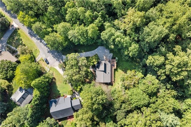 5737 Polaris Court, Pfafftown, NC 27040