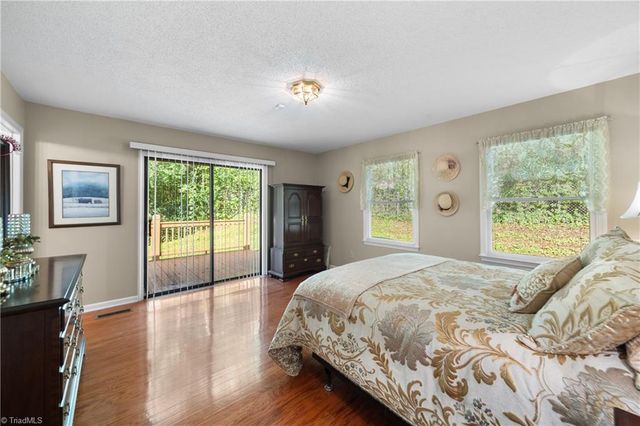 5737 Polaris Court, Pfafftown, NC 27040