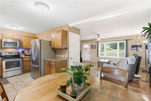 19211 W 65th Terrace, Shawnee, KS 66218