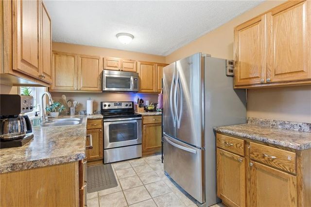19211 W 65th Terrace, Shawnee, KS 66218