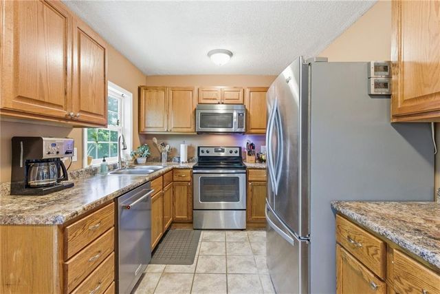 19211 W 65th Terrace, Shawnee, KS 66218