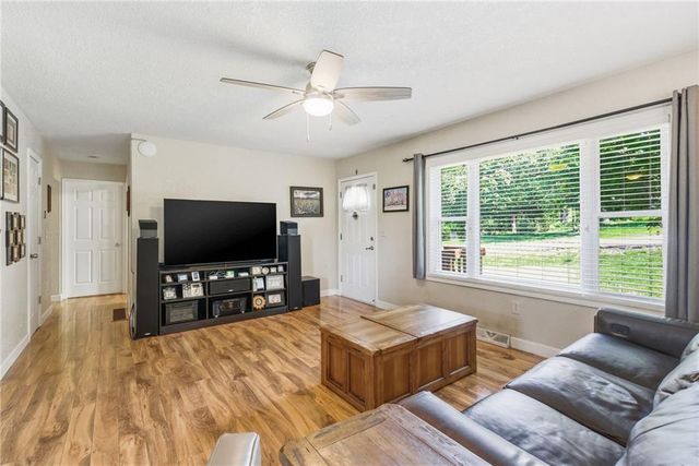 19211 W 65th Terrace, Shawnee, KS 66218