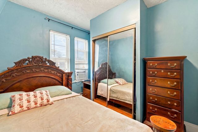 39 Boisvert St, Lowell, MA 01850