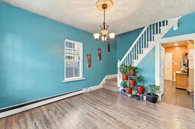 39 Boisvert St, Lowell, MA 01850