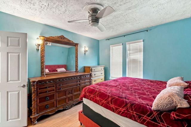 39 Boisvert St, Lowell, MA 01850