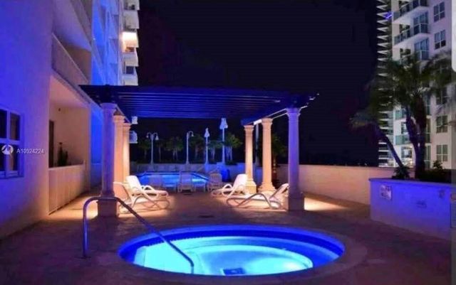 1200 Brickell Bay 2321, Miami, FL 33131