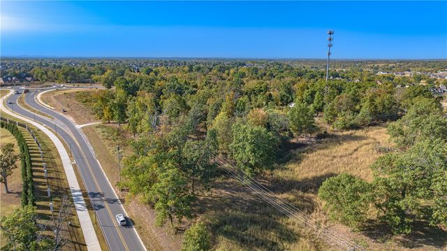 4400 S Rainbow Road, Rogers, AR 72758