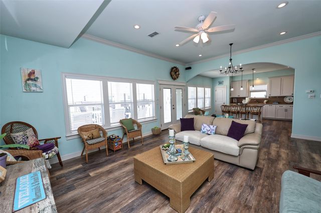 3008 Shady Lane, Crystal Beach, TX 77650