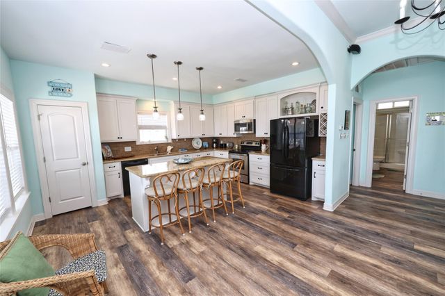 3008 Shady Lane, Crystal Beach, TX 77650