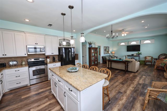 3008 Shady Lane, Crystal Beach, TX 77650