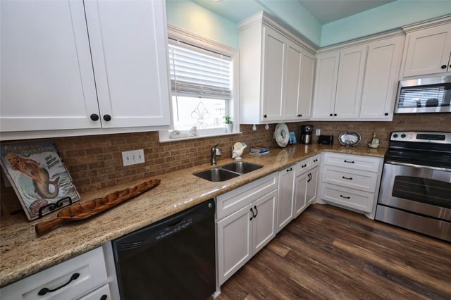 3008 Shady Lane, Crystal Beach, TX 77650