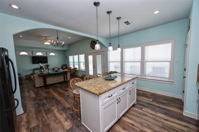 3008 Shady Lane, Crystal Beach, TX 77650