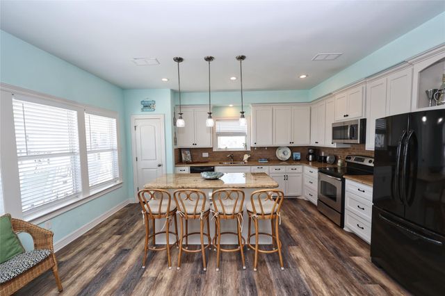 3008 Shady Lane, Crystal Beach, TX 77650