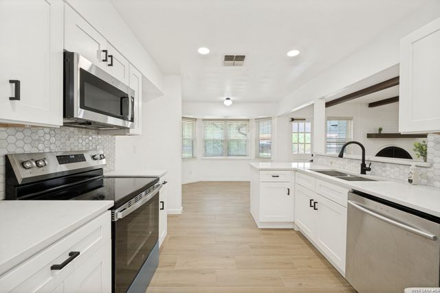 517 BALFOUR DR, Windcrest, TX 78239