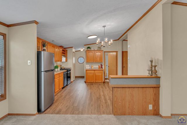 305 SE 44th Pkwy, Topeka, KS 66609