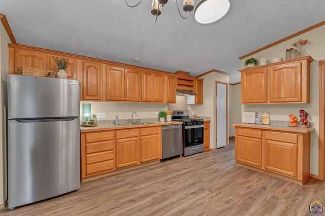 305 SE 44th Pkwy, Topeka, KS 66609