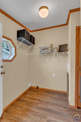 305 SE 44th Pkwy, Topeka, KS 66609