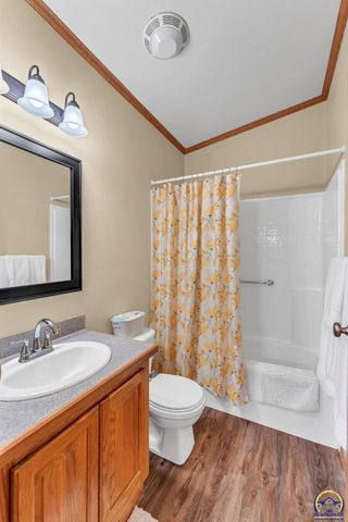 305 SE 44th Pkwy, Topeka, KS 66609