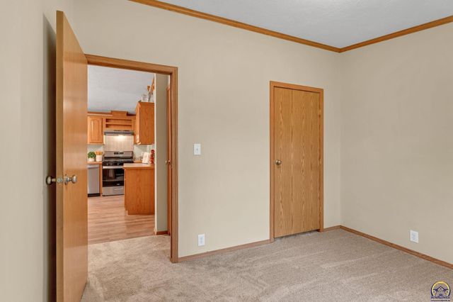 305 SE 44th Pkwy, Topeka, KS 66609