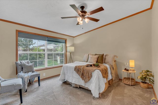 305 SE 44th Pkwy, Topeka, KS 66609