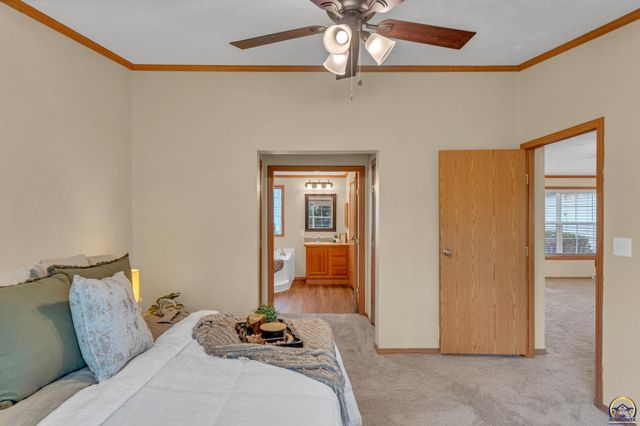 305 SE 44th Pkwy, Topeka, KS 66609
