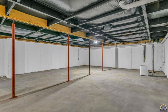 305 SE 44th Pkwy, Topeka, KS 66609