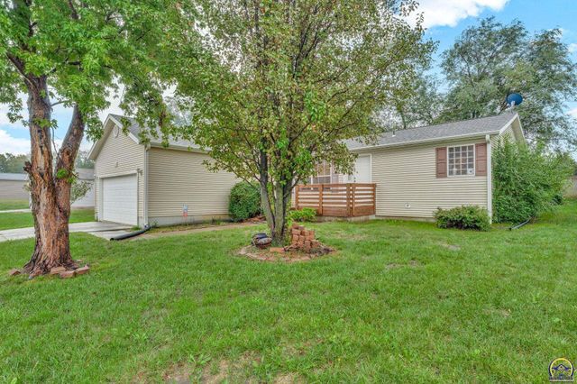 305 SE 44th Pkwy, Topeka, KS 66609