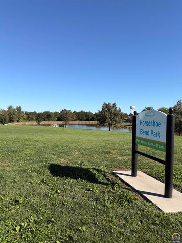 305 SE 44th Pkwy, Topeka, KS 66609