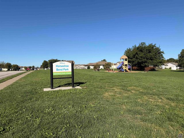 305 SE 44th Pkwy, Topeka, KS 66609