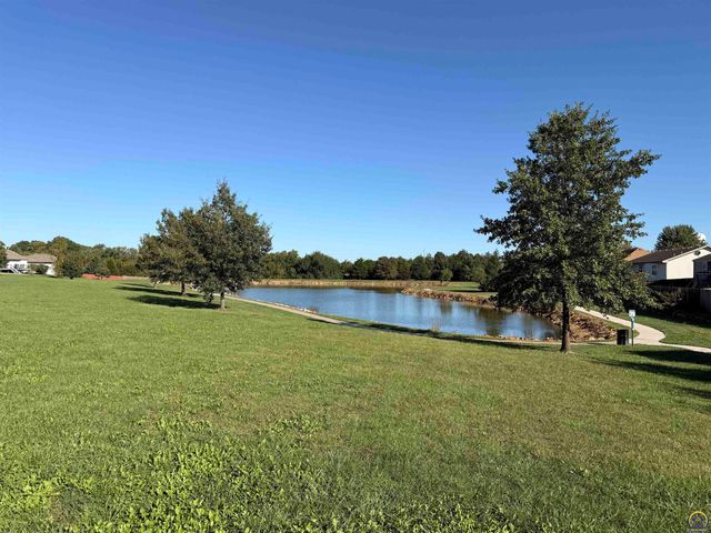 305 SE 44th Pkwy, Topeka, KS 66609