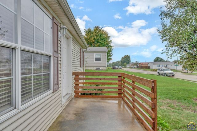 305 SE 44th Pkwy, Topeka, KS 66609