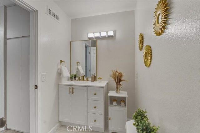 112 Espanas, Escondido, CA 92026