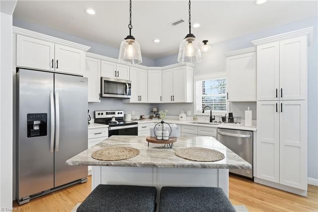 1196 Cape Hickory Road, Hickory, NC 28601