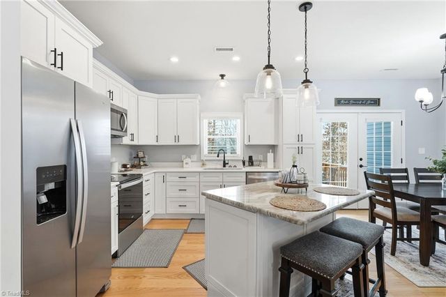 1196 Cape Hickory Road, Hickory, NC 28601