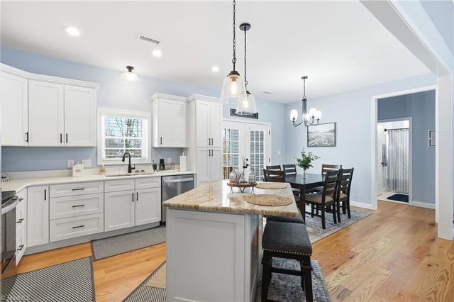 1196 Cape Hickory Road, Hickory, NC 28601