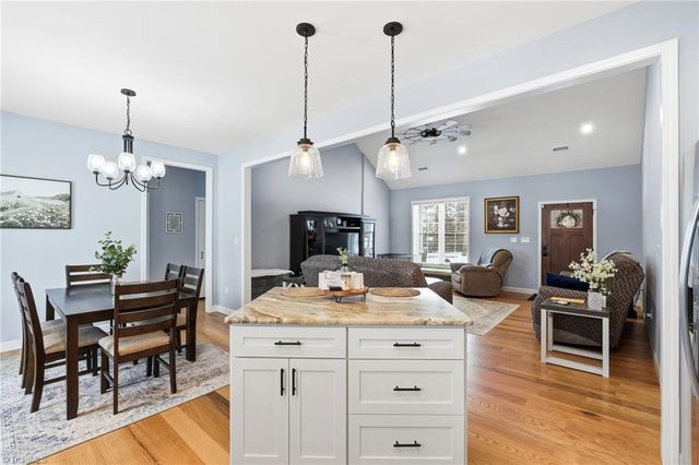 1196 Cape Hickory Road, Hickory, NC 28601