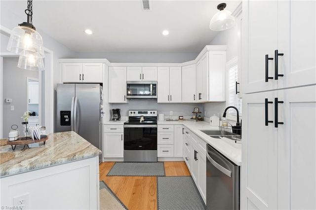 1196 Cape Hickory Road, Hickory, NC 28601