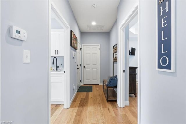 1196 Cape Hickory Road, Hickory, NC 28601