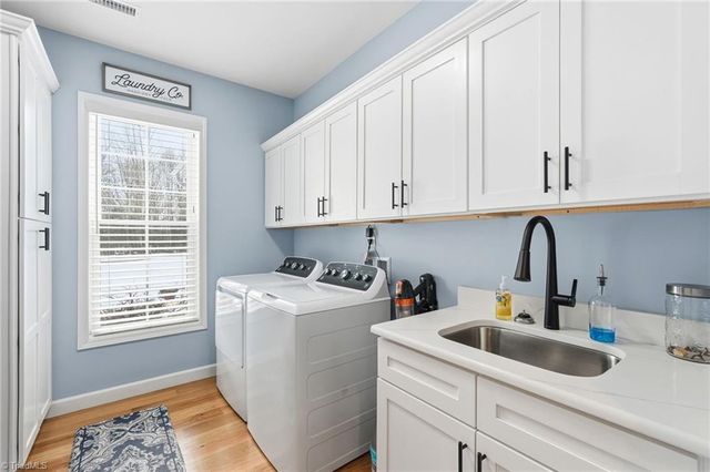 1196 Cape Hickory Road, Hickory, NC 28601