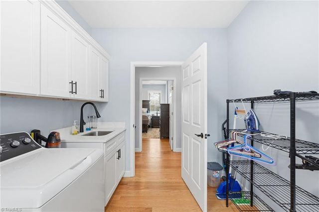 1196 Cape Hickory Road, Hickory, NC 28601